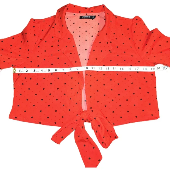 Nasty Gal Heart Print Tie Front Cropped Top - Picture 3 of 6